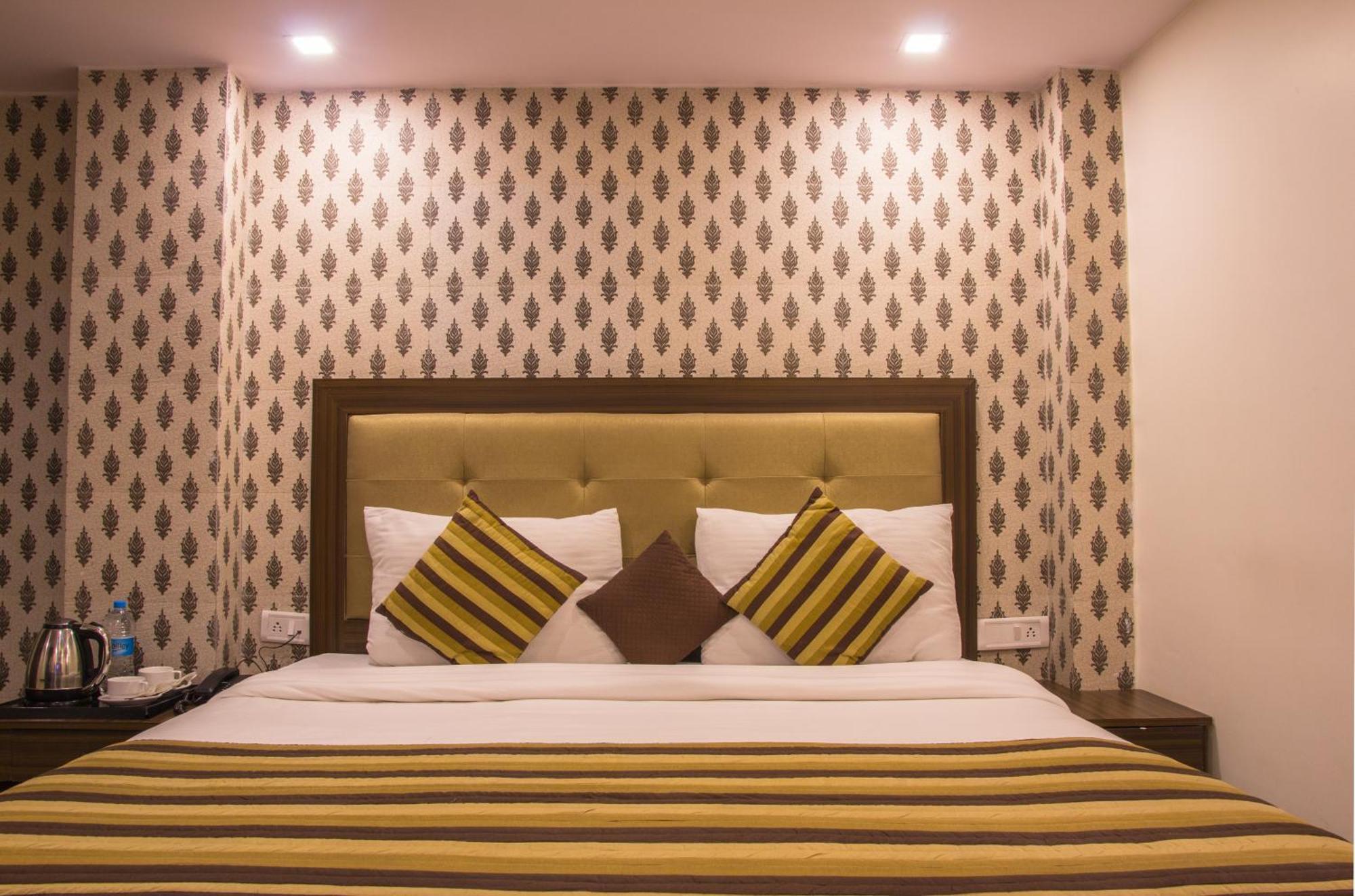 דלהי Hotel Pawan Plaza Near Sir Ganga Ram Hospital מראה חיצוני תמונה