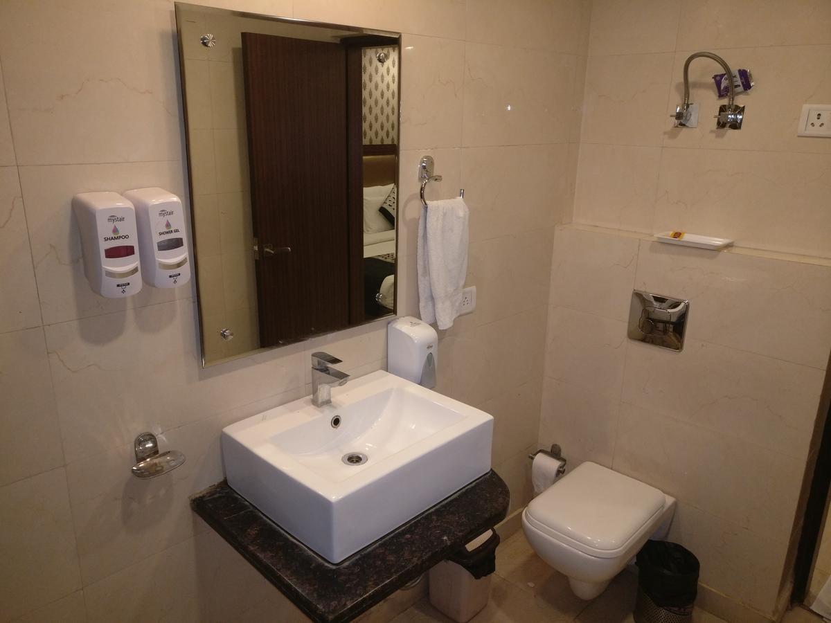 דלהי Hotel Pawan Plaza Near Sir Ganga Ram Hospital מראה חיצוני תמונה